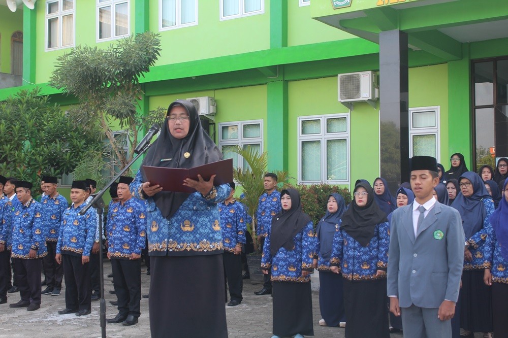 MAN 1 OKUT Gelar Upacara Peringatan Kesaktian Pancasila